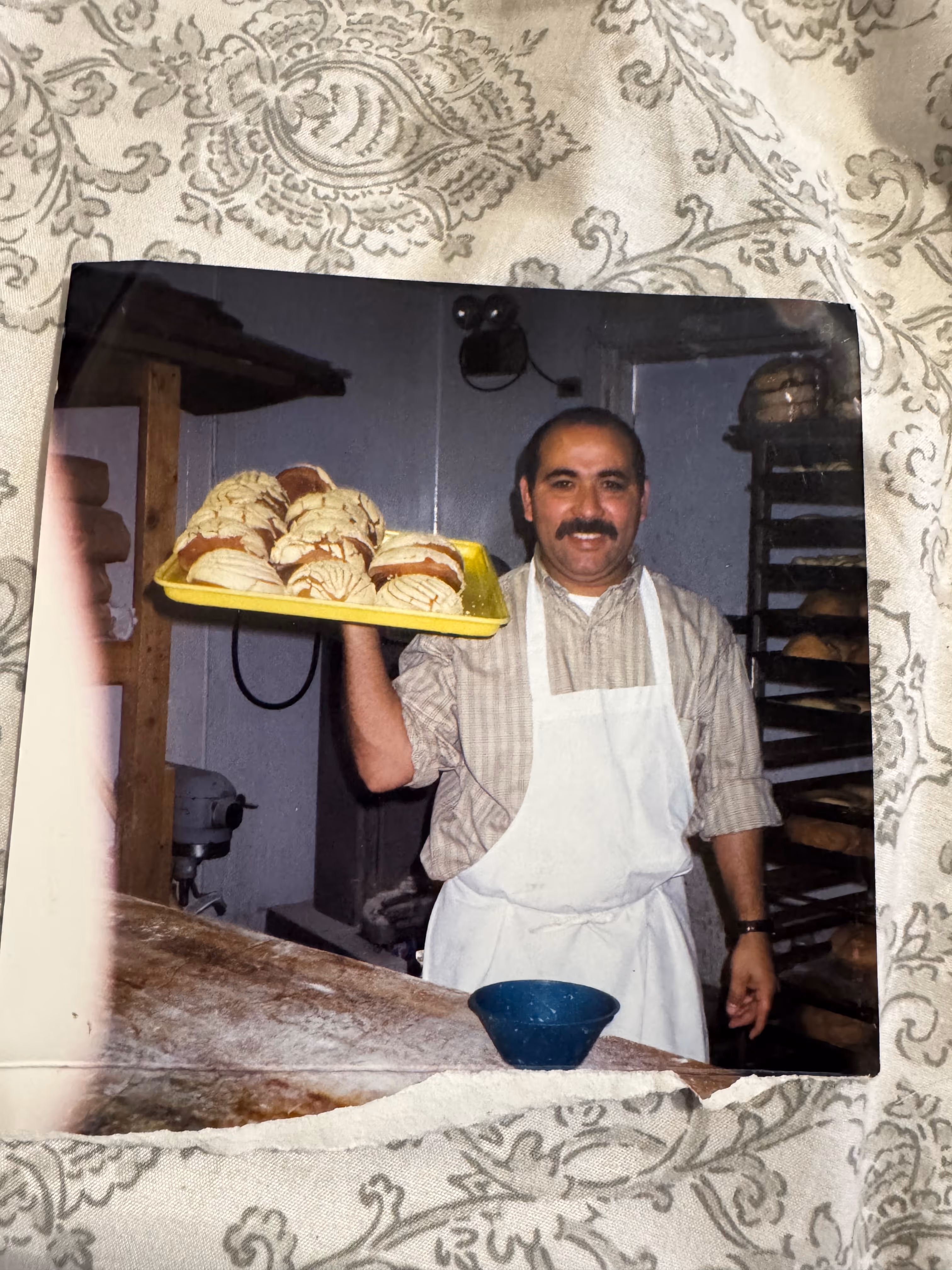 Pan dulce en charola de panadería